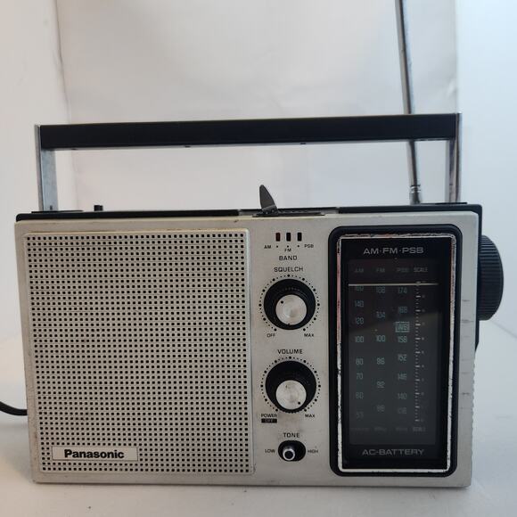 Vintage Panasonic AM/FM Radio, tested works model RF-1005 - Picture 2 of 3